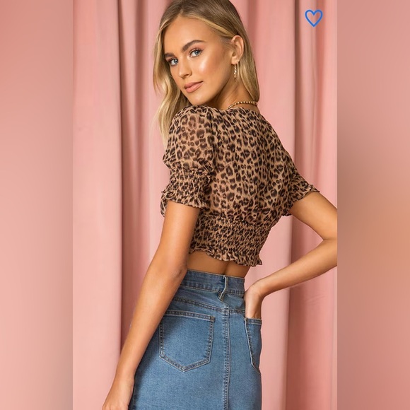 Superdown Lexi Leopard Print Smocked Puff Sleeve Crop Top Size Medium - Picture 2 of 12